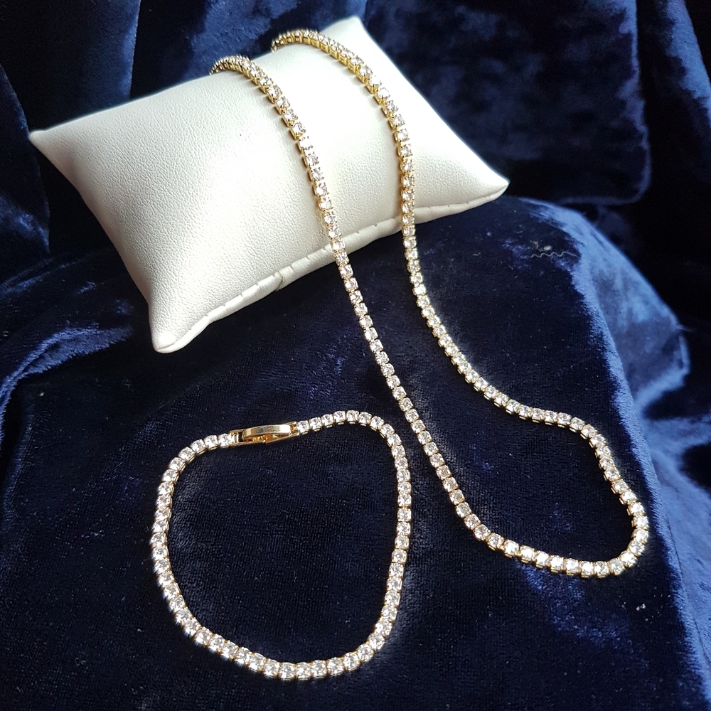 Swarovski Elements 18Gold Plated Delicate Tennis Bracelet NEW - Picture 4 of 17